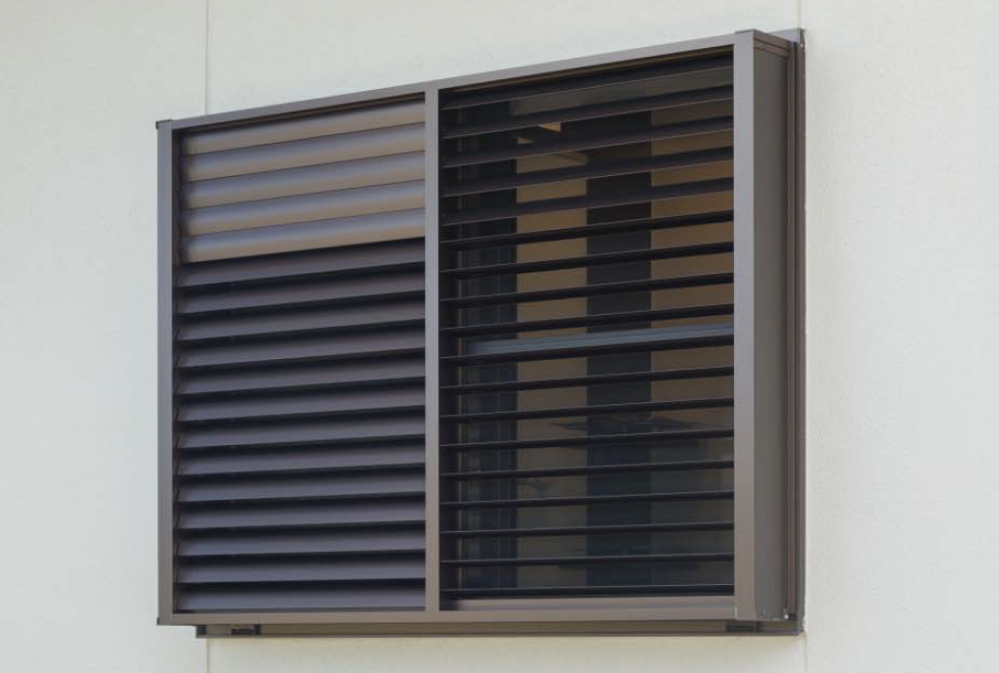 YKKAP窓まわり 目隠し 多機能ルーバー 上下分割可動タイプ[引き違い窓用] たて隙間隠し付枠：[幅780mm×高800mm]【アル YKKAP窓まわり 目隠し 多機能ルーバー 上下分割可動タイプ[引き違い窓